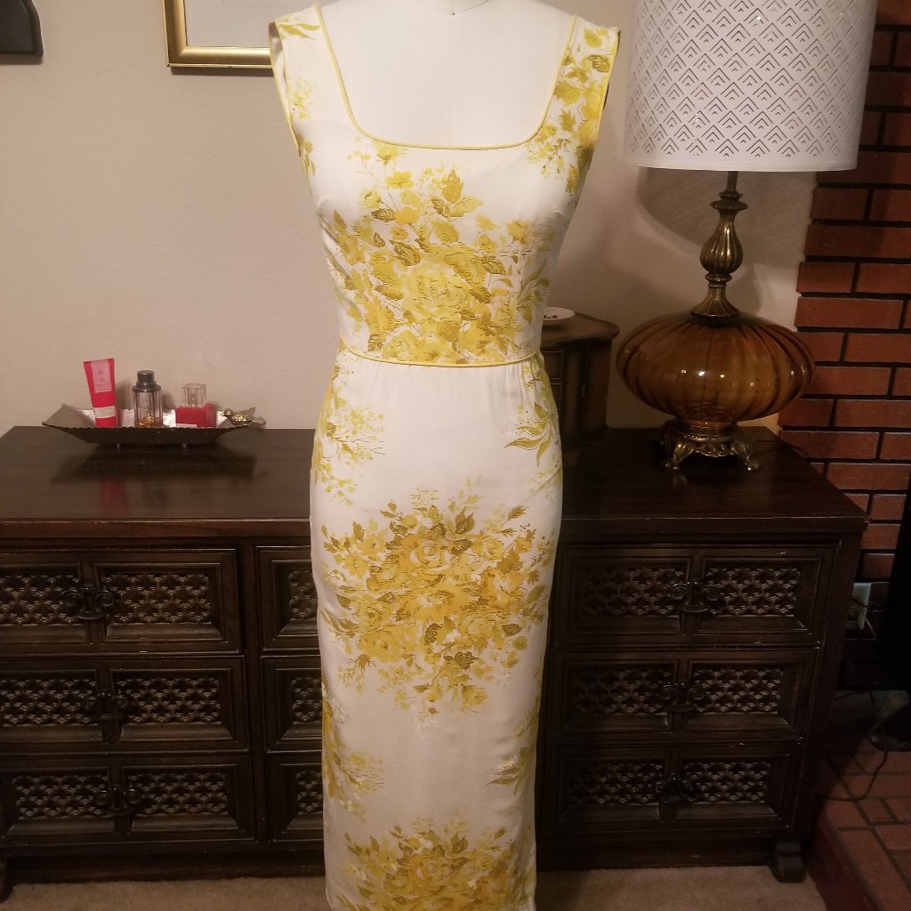 Sexy Sixties Style Pencil Dress For Parties